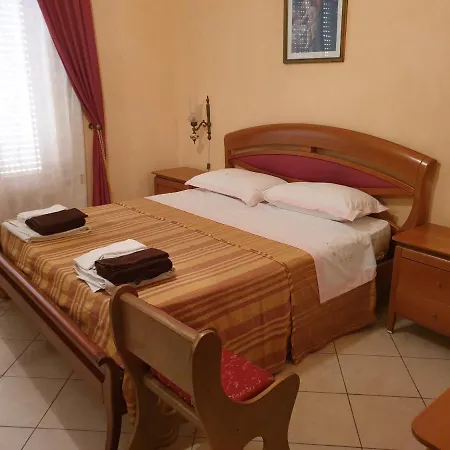 Апартаменты Case Vacanze Mare Monte Sant'agata Сант'Агата-ди-Милите